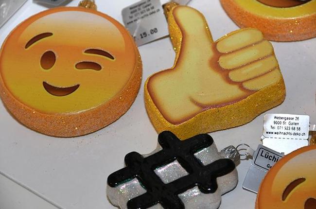 2301 Christbaumkugeln 9