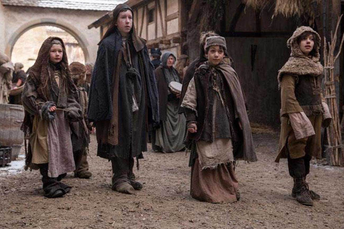 Bettelnde Kinder auf den Strassen von Zürich zur Zeit von Huldrych Zwingli. Szene von den Dreharbeiten zum Film «Zwingli» (Regie: Stefan Haupt, Drehbuch: Simone Schmid). | C-Films