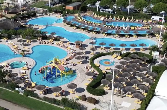 Knapp 500 Jugendliche und Junge Erwachsene reisten ins Refresh-Camp der Reformierten Kirche des Kantons St. Gallen nach Bibione IT. Foto: zvg