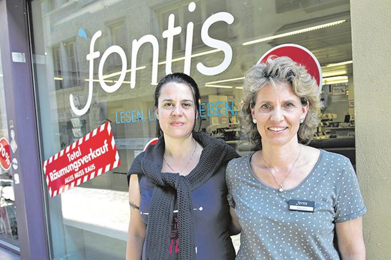 Geschäftsführerin Petra Erne (rechts) und Verkäuferin Anna Alessandro: Die Fachfrauen hoffen auf eine neue christliche Buchhandlung in Schaffhausen.
| leutert