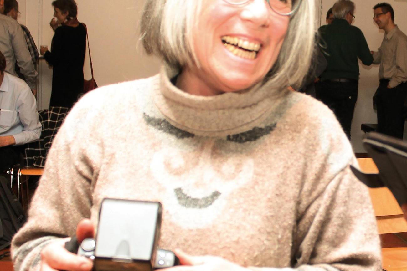 Mit einer Kamera «bewaffnet»: Brunhilde Bergmann wie sie leibt und lebt. (Bild: Roman Salzmann)