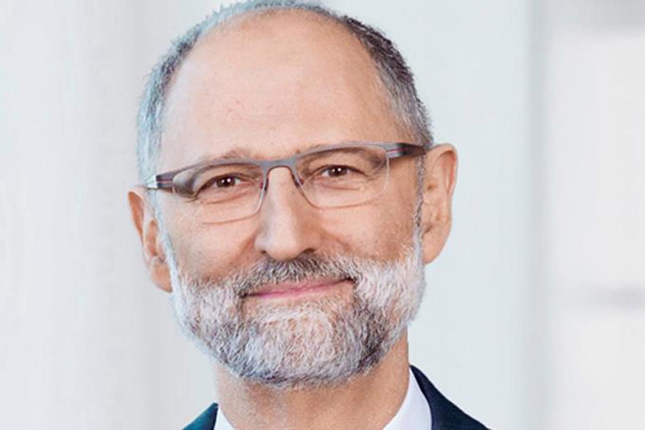 Ralph Lewin wurde 1996 in den Basler Regierungsrat gewählt. 2000 und 2005 war er Regierungspräsident. 2008 trat Lewin nicht nochmals bei den Regierungswahlen an. Seit 2010 ist er unter anderem Verwaltungsratspräsident der Bank Coop.