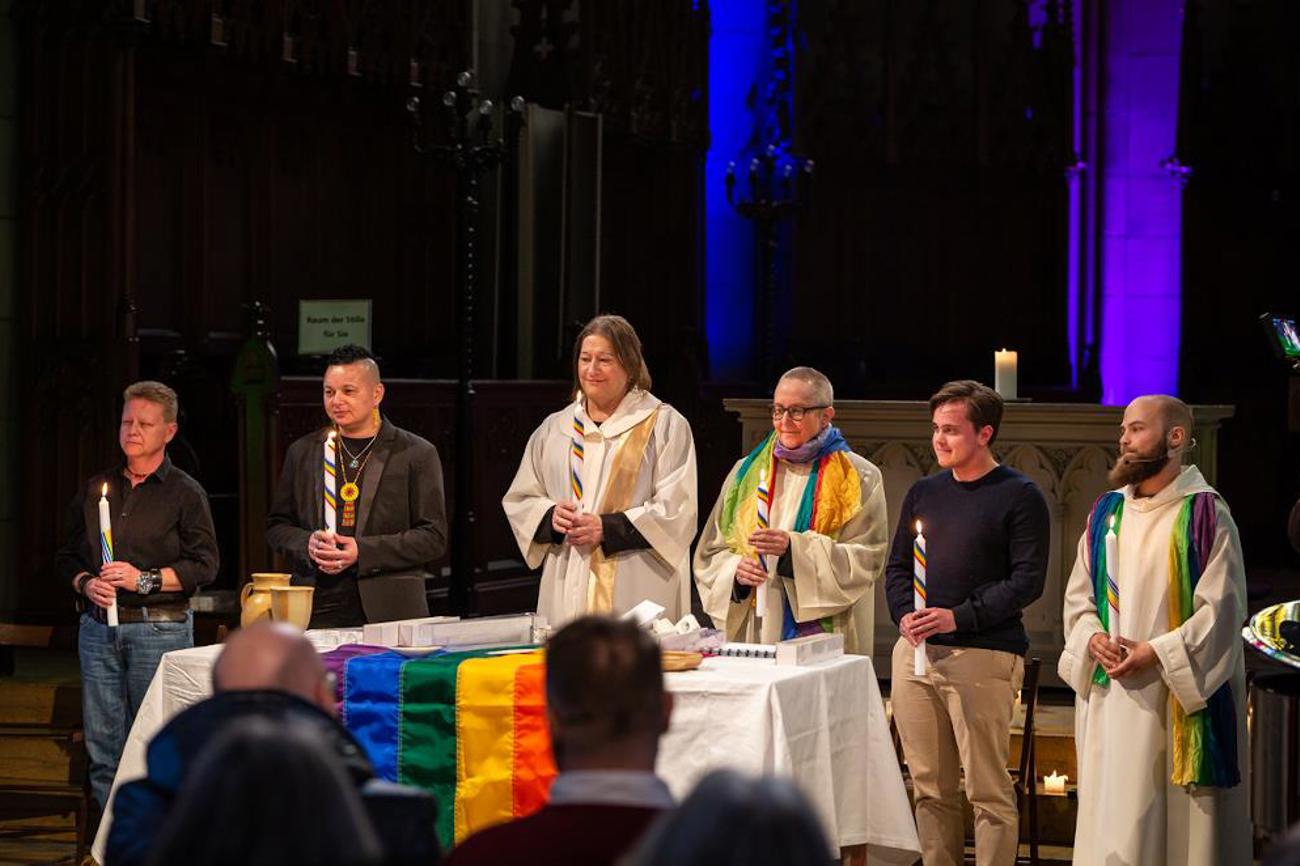 Namenssegnung für Trans*, inter* und non binäre Menschen in der Offenen Kirche Elisabethen in Basel.| Michael Waser/OKE