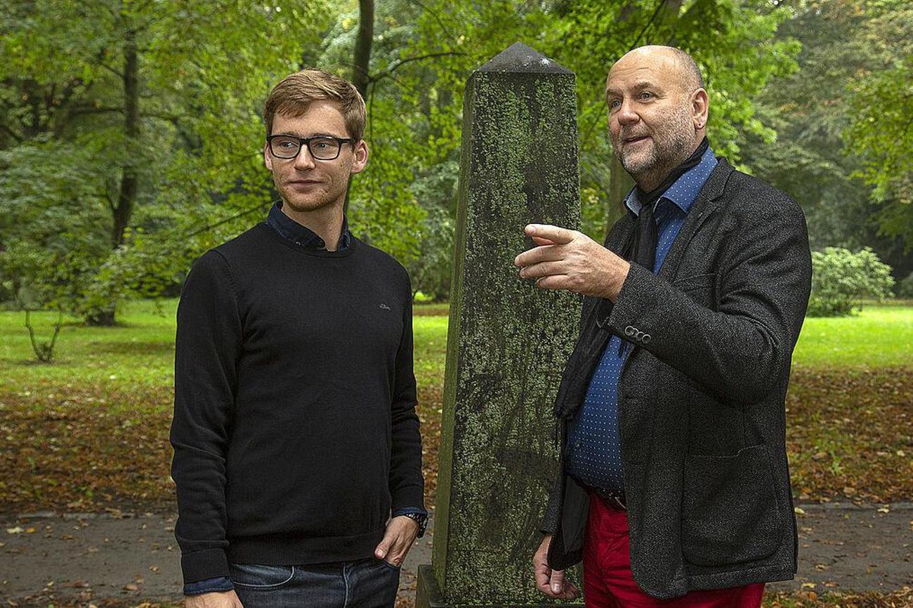 Professor Thomas Klie und Doktorand Jakob Kühn von der Theologischen Fakultät Rostock fordern eine breitere Nutzung der Friedhöfe. Tetzke / Universität Rostock.