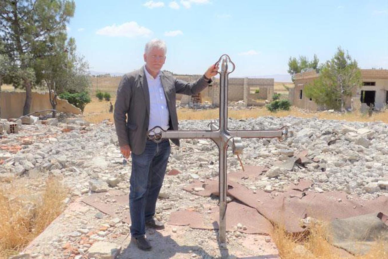 John Eibner, Geschäftsführer von Christian Solidarity International, im Dorf Tell Nasri in der Provinz al-Hasaka im Nordosten Syriens.
