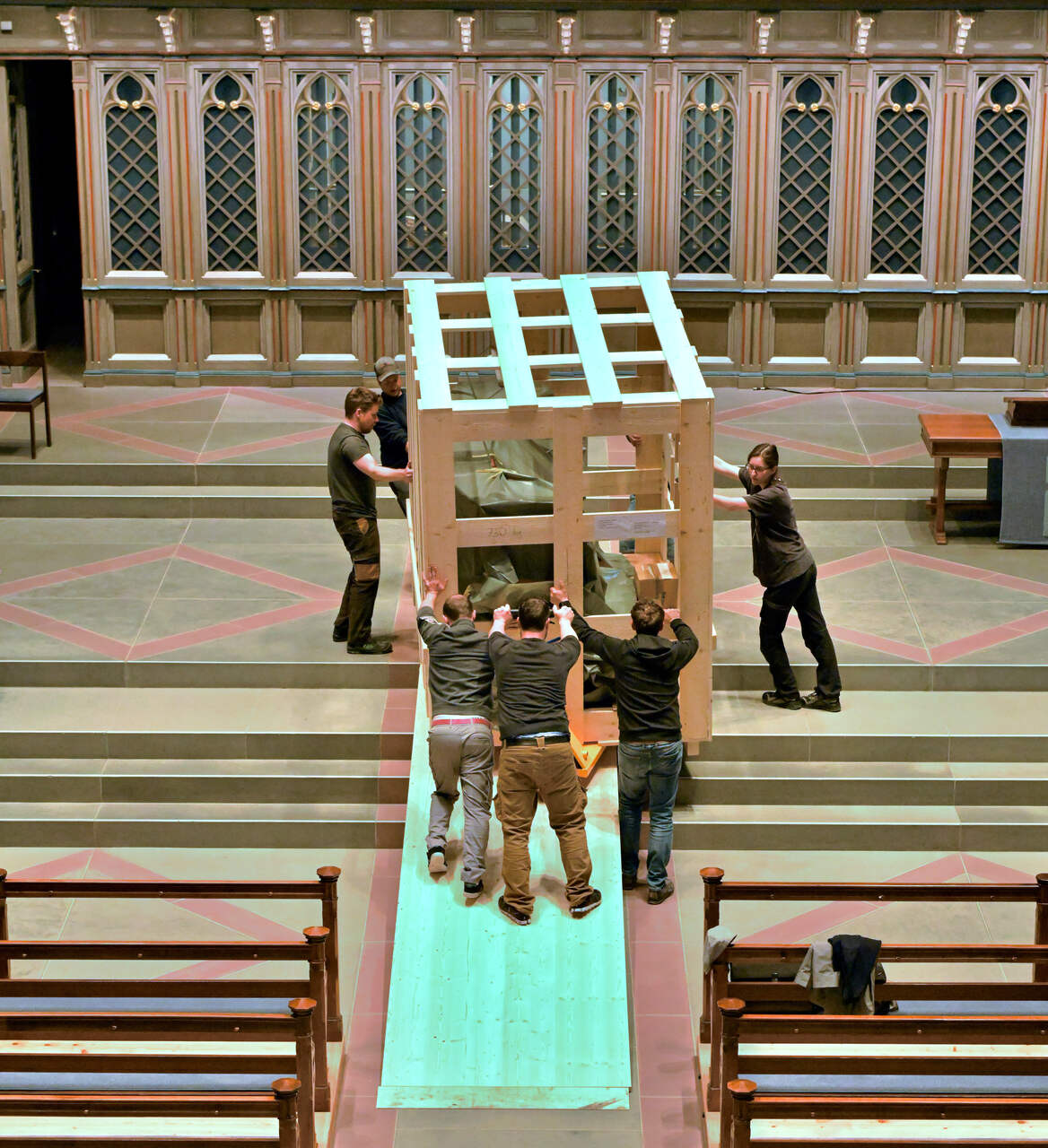 Kein rares Tier: In diesem Käfig ist «nur» der Spieltisch. Foto: Klaus Stadler