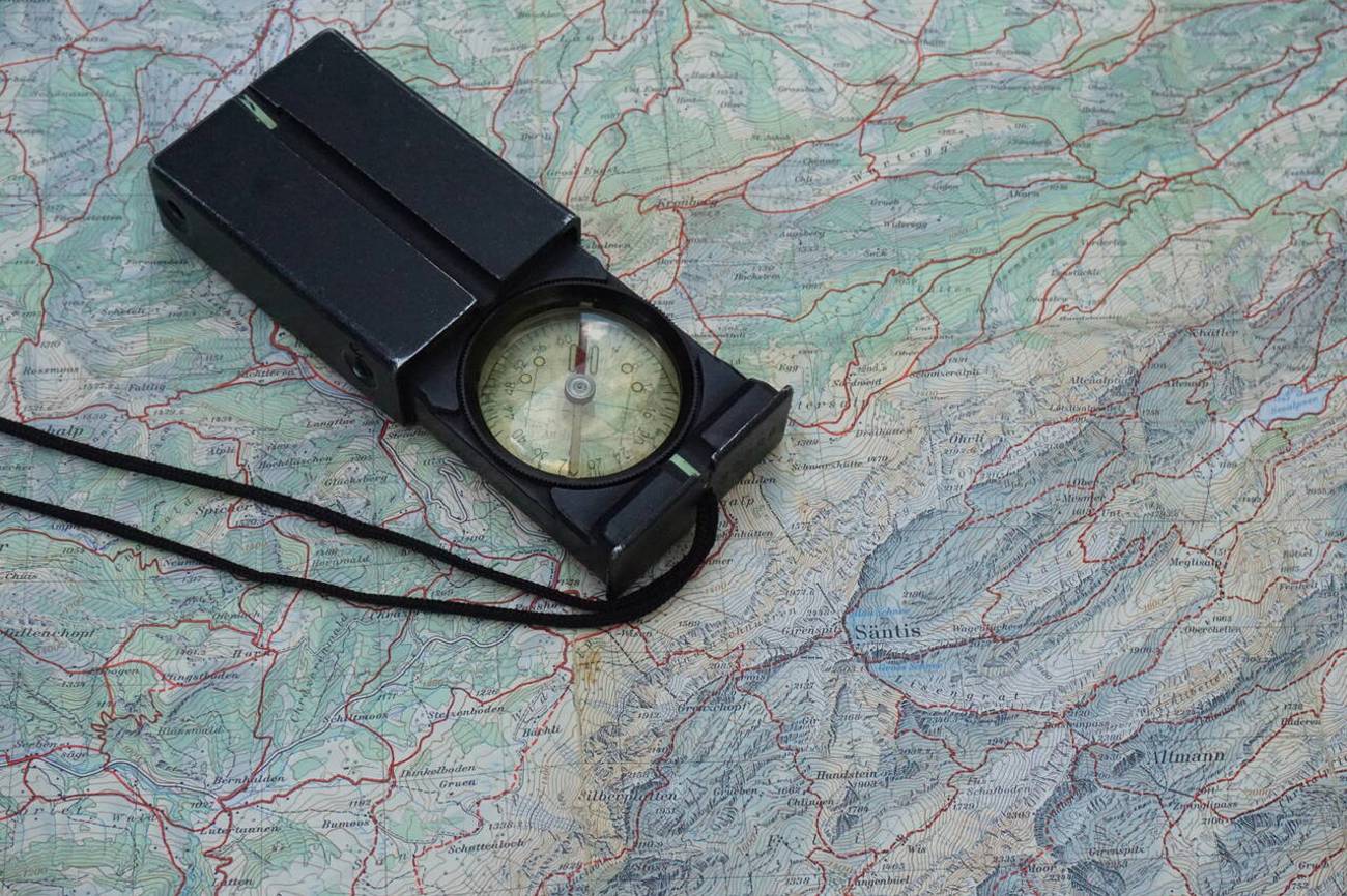 Auf dem Lebensweg gibt es weder Landkarte noch GPS. «Als Christen haben wir aber immerhin einen Kompass, der uns die Richtung weist», schreibt Kirchenrat Heiner Graf. Foto: sd