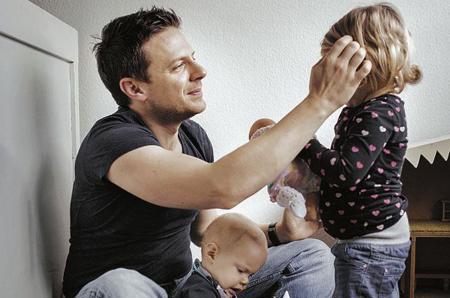 . . . Vater sein dagegen sehr?