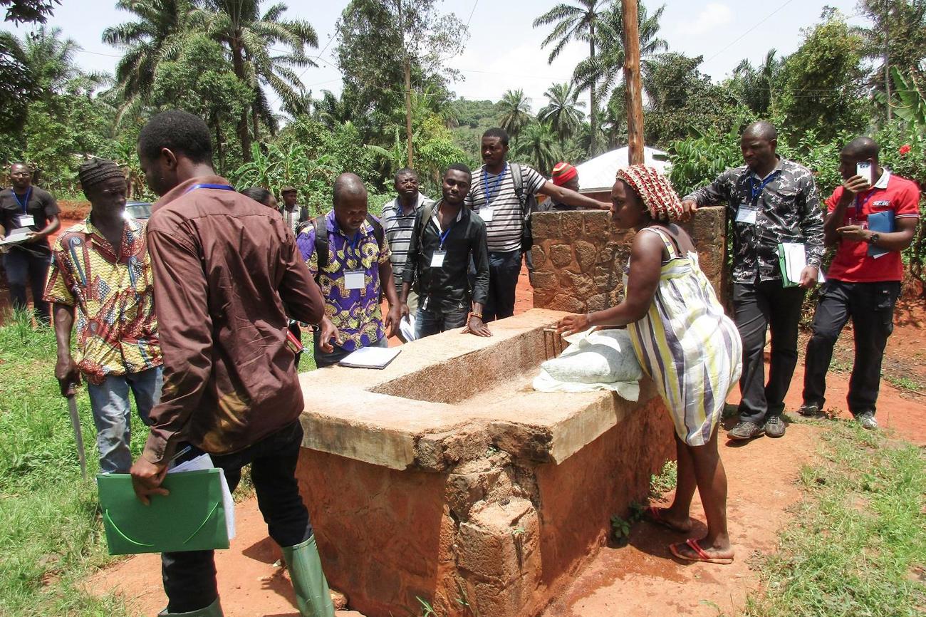 Die Wasserversorgungsanlagen in Kamerun brauchen Unterhalt. Zu sehen ist ein reparaturbedürftiger Brunnen. (Bilder: zVg)