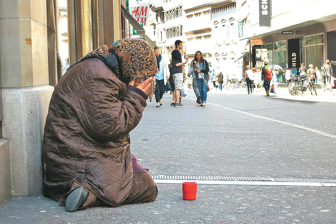 Seit der Aufhebung des Bettelverbots sind in der Basler Innenstadt vermehrt Bettelnde aus Osteuropa anzutreffen. |Martin Regenass/Basler Zeitung