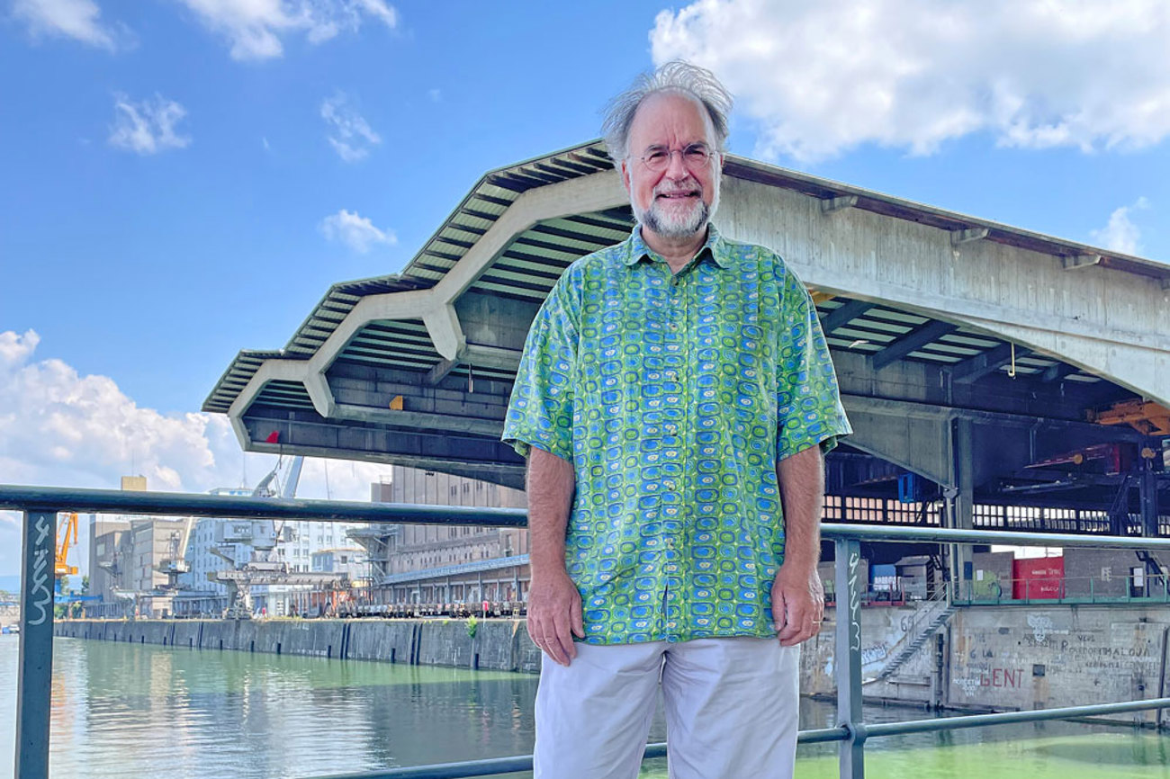 Schifferseelsorger Uwe Weinhold im Basler Rheinhafen. | Foto: Toni Schürmann