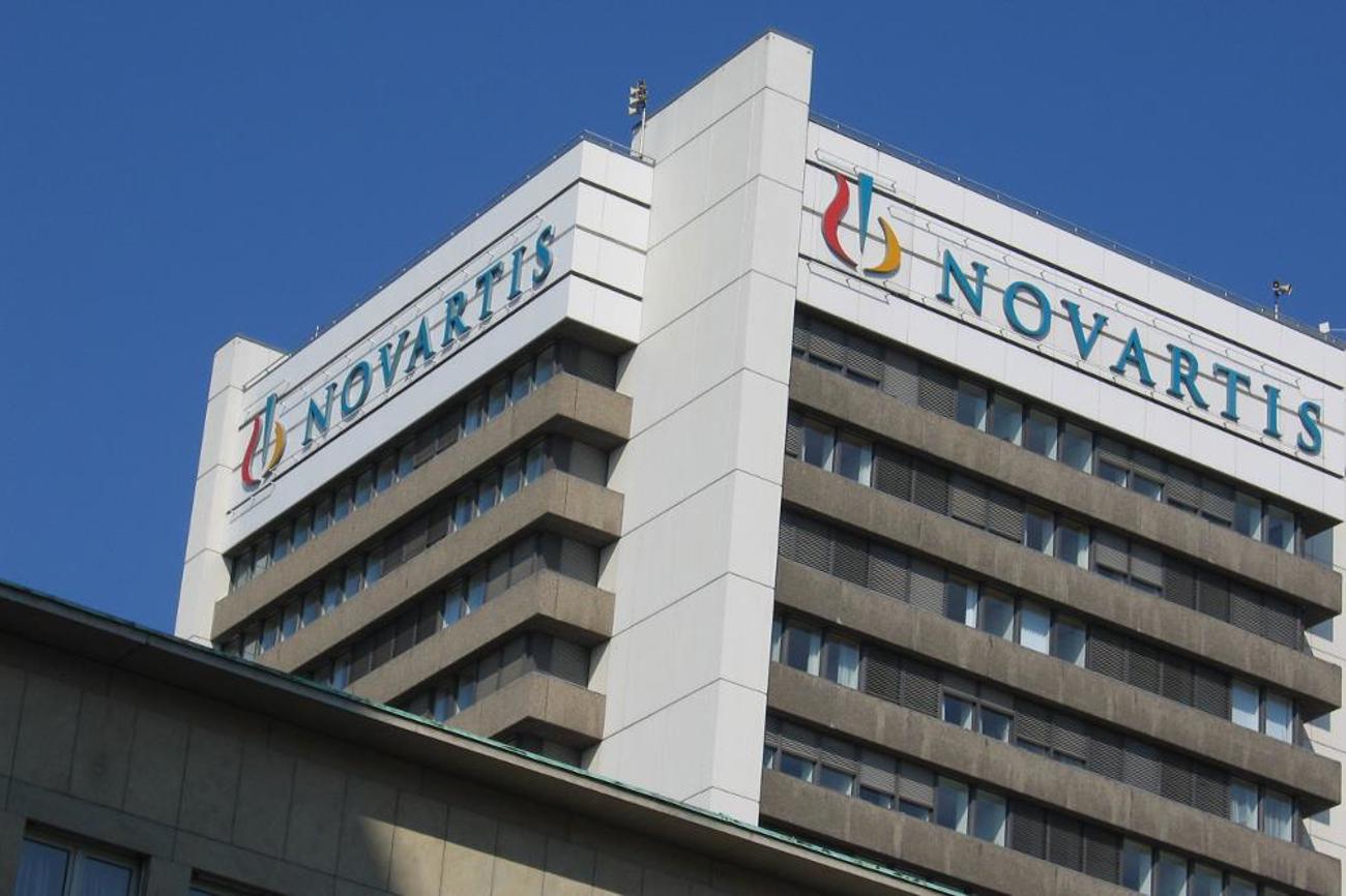 Novartis baut 2000 Stellen ab. Industriepfarrer Martin Dürr rechnet damit, dass weitere Unternehmen dem Beispiel folgen .|Wikipedia