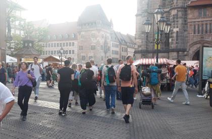 Leute in der Nürnberger Altstadt.