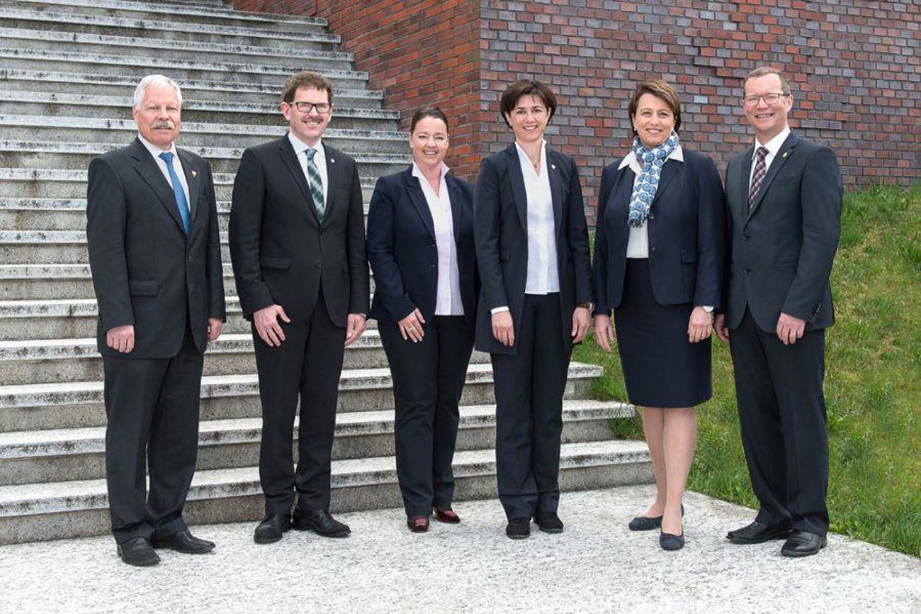 Staatsschreiber Rainer Gonzenbach mit den Thurgauer Regierungsräten Jakob Stark, Carmen Haag, Monika Knill, Cornelia Komposch und Walter Schönholzer. (Bild: Kanton Thurgau)