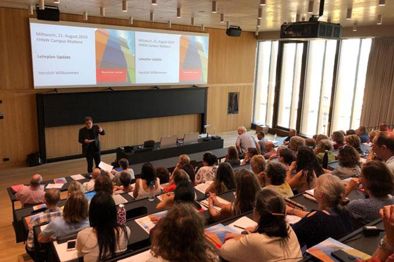 Grosser Andrang bei der Präsentation des überarbeiteten ökumenischen Religionslehrplans.