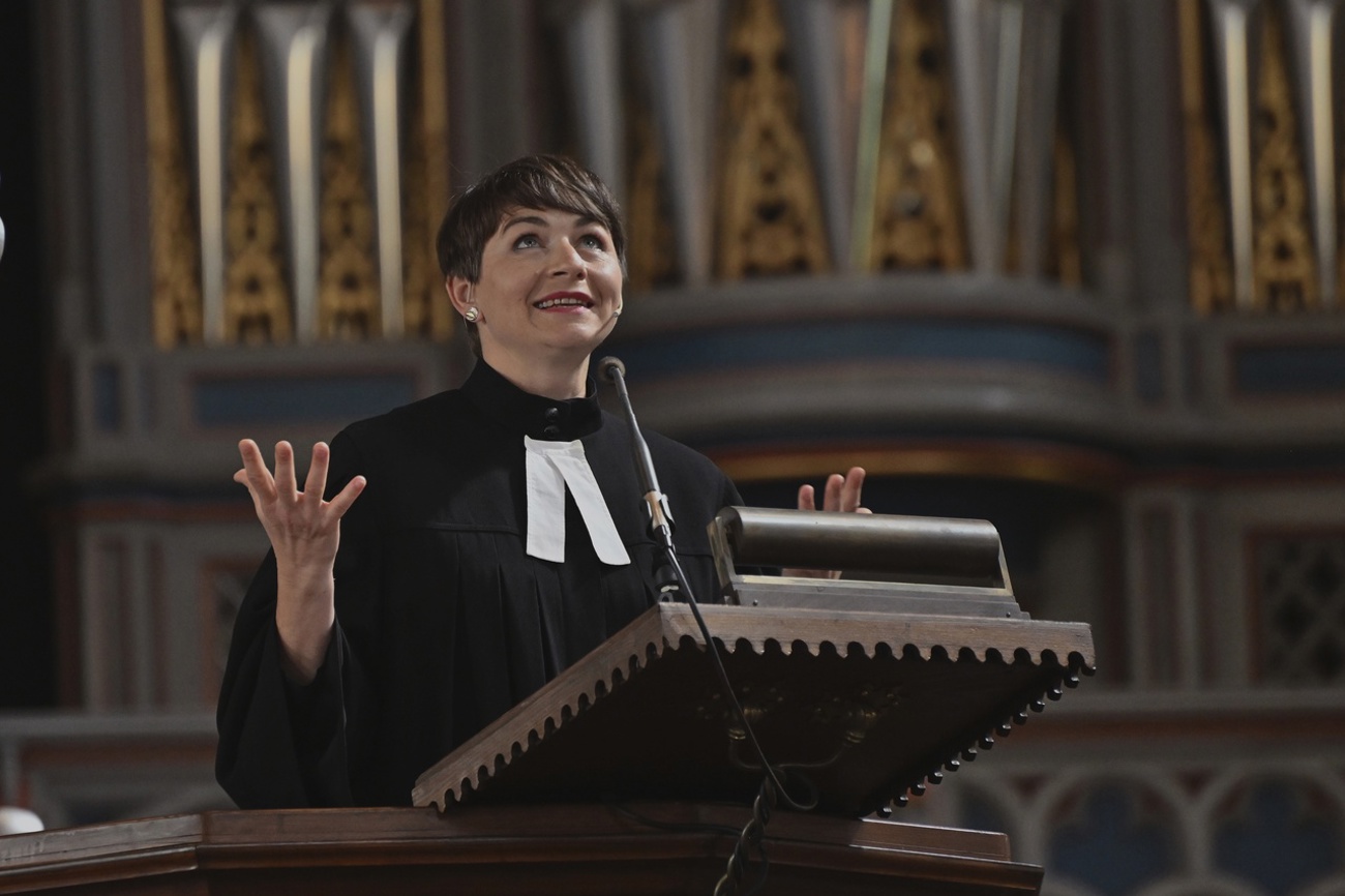 Als eine der Ersten hat Kathrin Bolt, Pfarrerin der Laurenzenkirche in St. Gallen, eine Predigt von ChatGPT schreiben lassen. Konventionell und vorhersehbar sei sie gewesen, resümiert sie kritisch. Foto: Augustin Saleem
