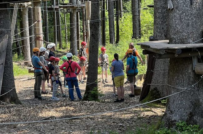 Auch der Nervenkitzel im Seilpark darf nicht fehlen.