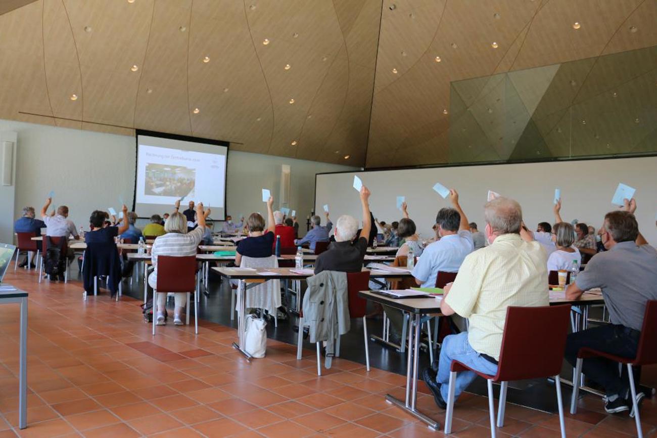 Die Synodalen stimmten an der Sommersynode fleissig ab. | Doris Brodbeck