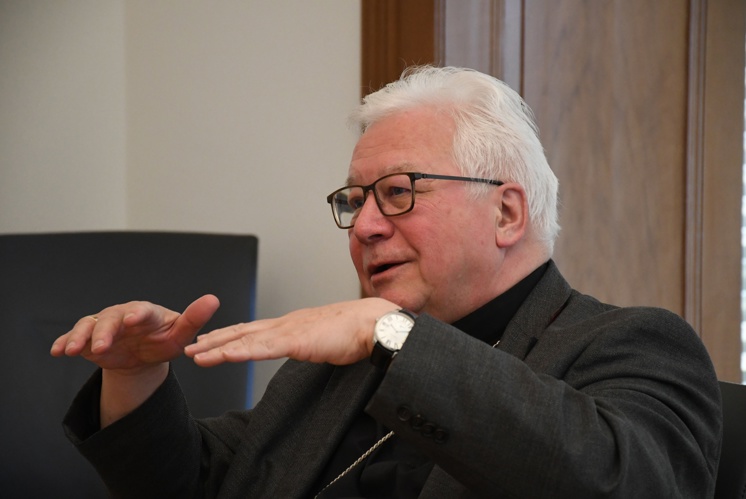 Bischofswahl wegen Tod des Papstes verschoben