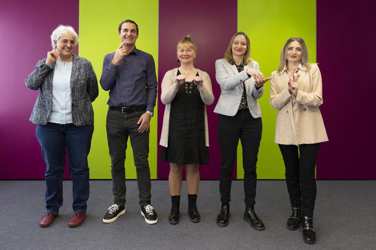 Das spezialisierte Team vom Haus Vorderdorf in Trogen: Gaby Müller, Ilir Selmanaj, Ingrid Scheiber, Sabine Selmanaj und Suzana Rexhepi. Bild: zVg.