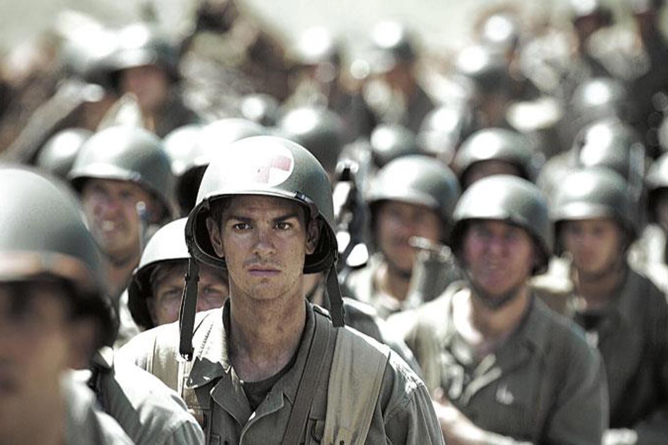 Desmond T. Doss wartet auf den Angriff: Der Soldat weigert sich, eine Waffe zu tragen.