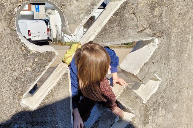 Generationen von Kindern sind schon durch diese Öffnung geklettert. Foto: sd