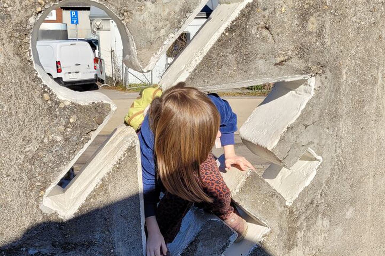 Generationen von Kindern sind schon durch diese Öffnung geklettert. Foto: sd