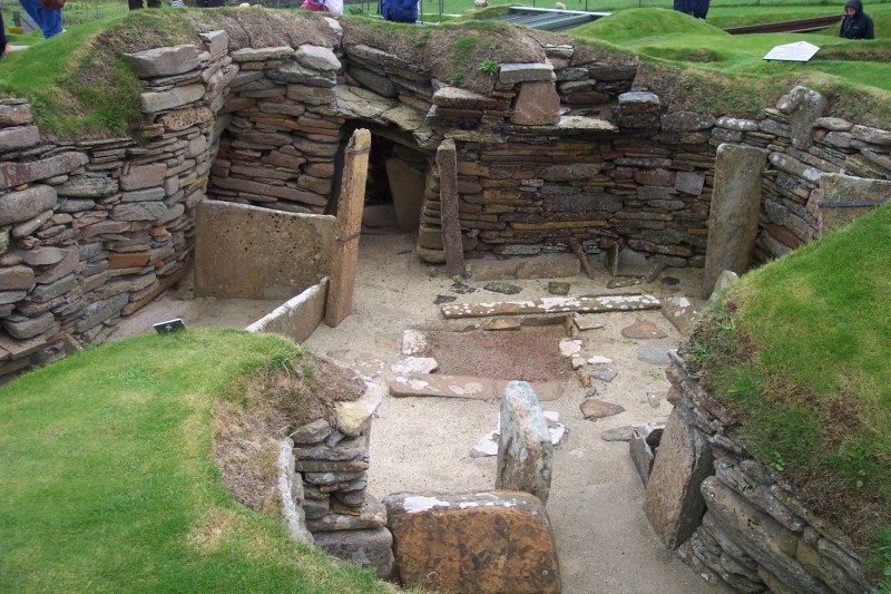 Fundstätte von Skara Brae, Orkney-Inseln (Schottland), wo sich die erste archäologisch verbriefte Toilette befindet. Foto: John Burka / Wikimedia