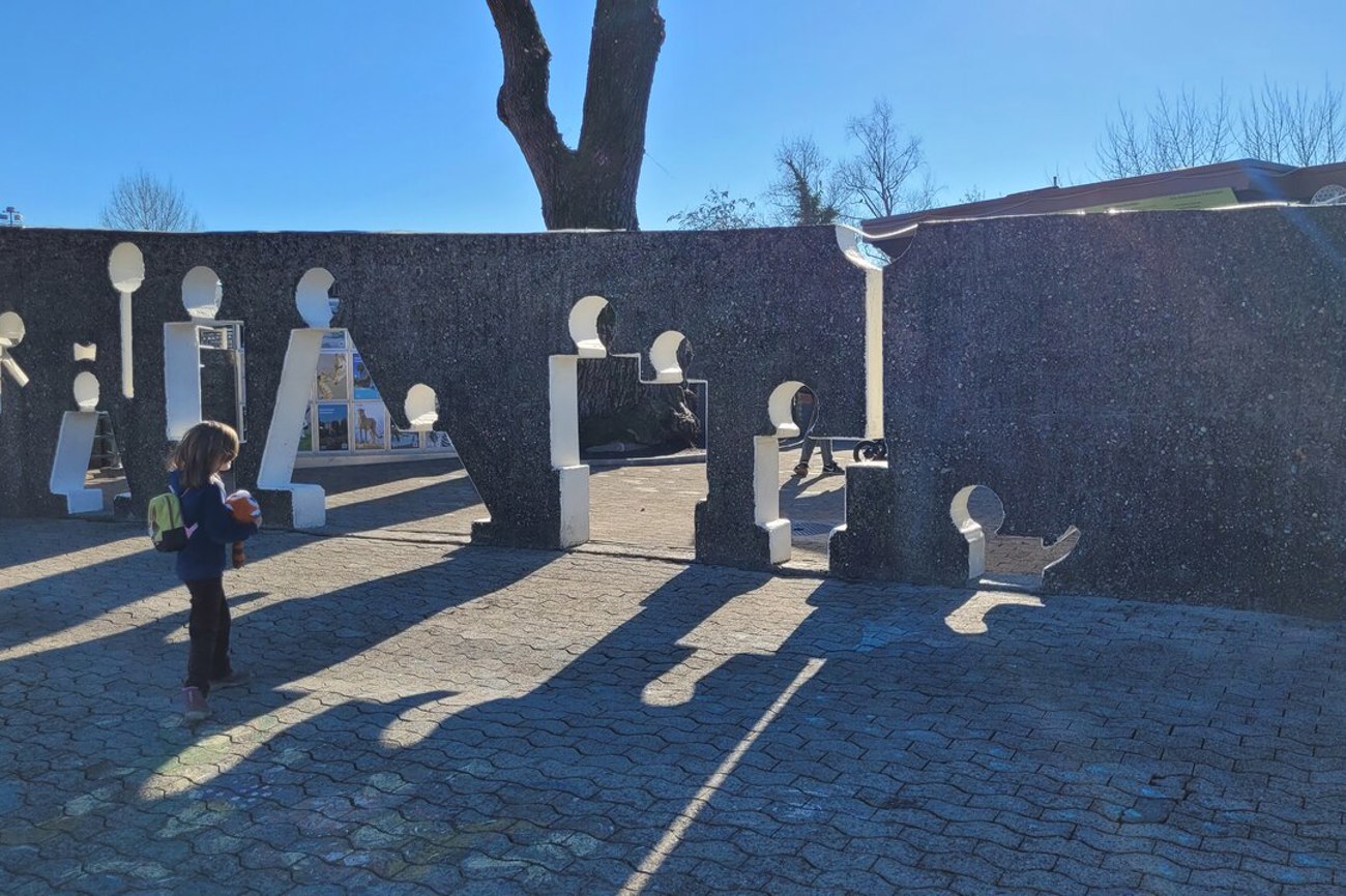 Der Eingang mit mehreren Öffnungen: für jede und jeden die passende Form und Grösse. Foto: sd