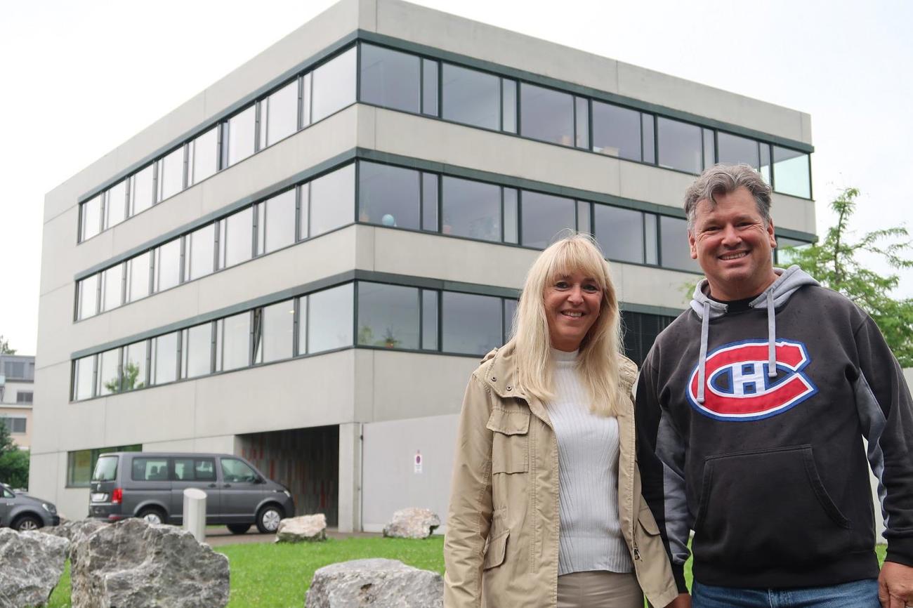 Meike und Marc Ditthardt sind für die herausfordernde Seelsorge im Bundesasylzentrum Kreuzlingen zuständig. (Bild: Emil Keller)