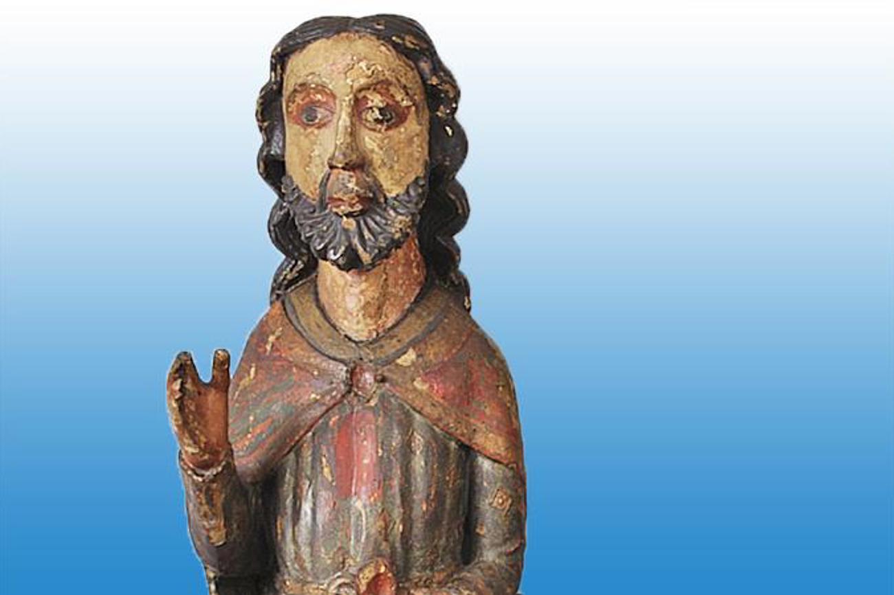 Früher in das 14. Jahrhundert datiert, heute in das 12. Jahrhundert: Segnender Christus aus dem Beinhaus in Steinen (Inv. 1897.187.).