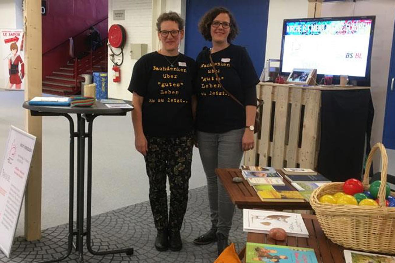Judith Borter (r.) und Eveline Beroud leiten die Koordinationsstelle Palliative Care BL und informieren über «Letzte Hilfe»-Kurse.|Vergeat