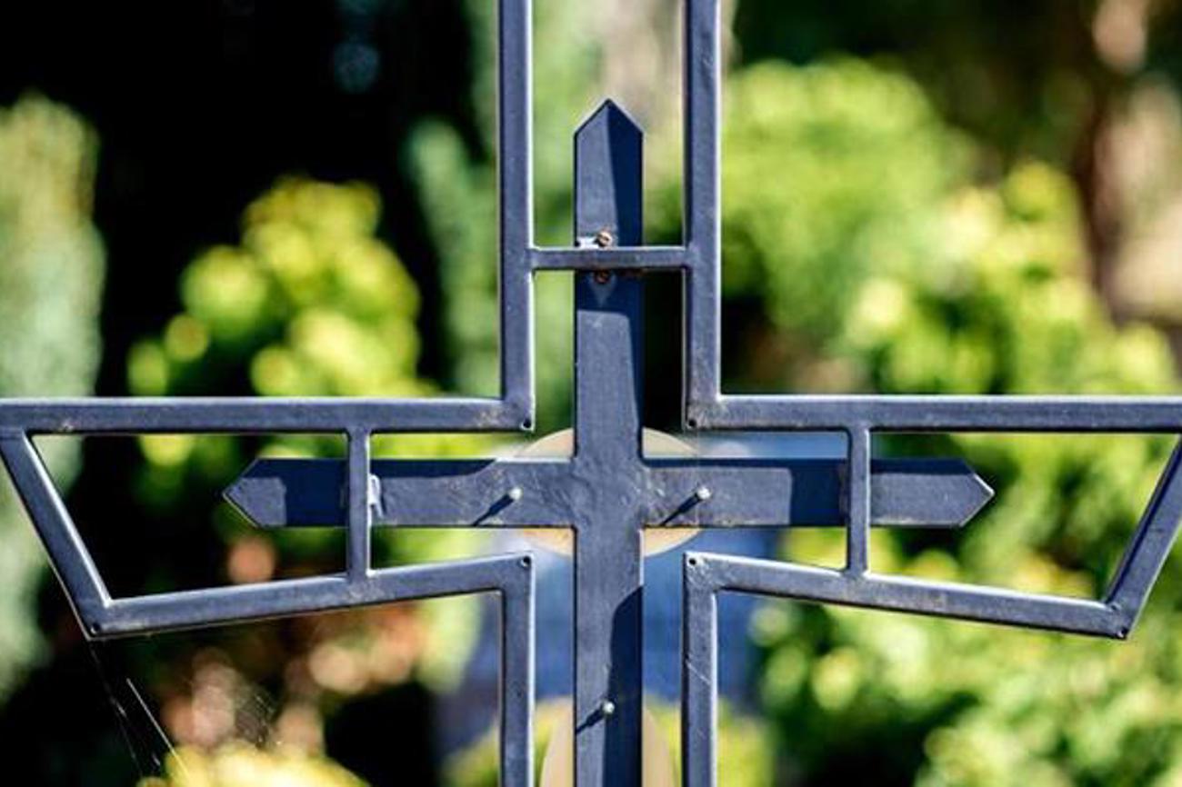 Der Tod als ultimatives Ereignis und die Einschränkungen unter COVID-19 - eine zusätzliche Ausnahmesituation für Pfarrpersonen während der Ausnahmesituation in der Pandemie