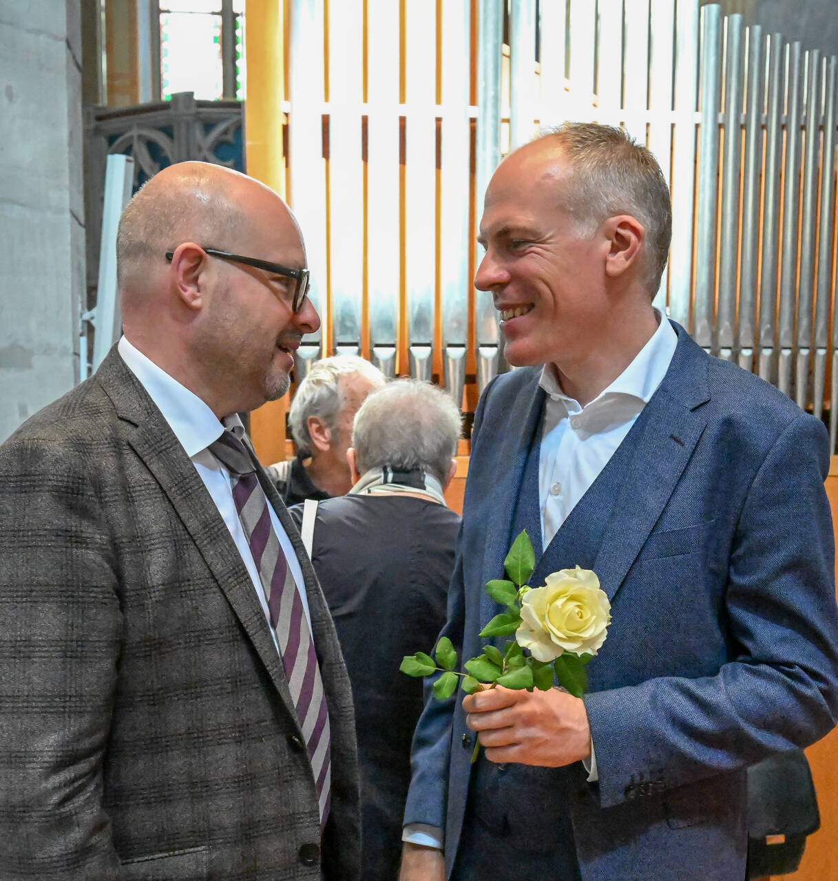 Die wichtigsten beiden Personen des Projekts: Idee und Konzept stammen von Organist Bernhard  Ruchti (r.) und Simon Hebeisen (Orgelbau Goll). Foto: Klaus Stadler