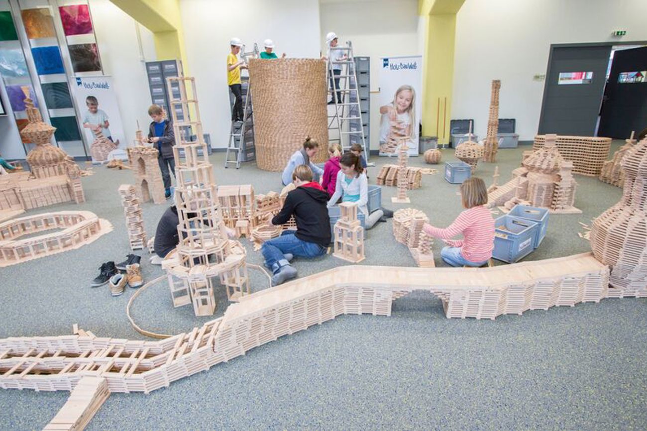 Dasselbe in Holz: Holzbauwelten-Woche des Bibellesebundes zu biblischen Themen. Foto: blb