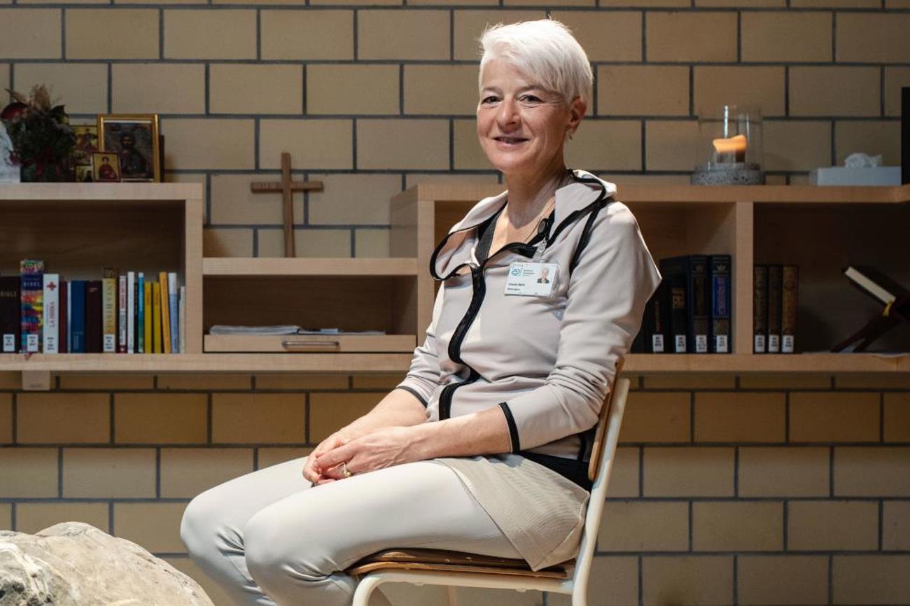 Spitalseelsorgerin Ursula Walti begleitet Menschen – hier im interreligiösen Raum der Stille. | Wunderli