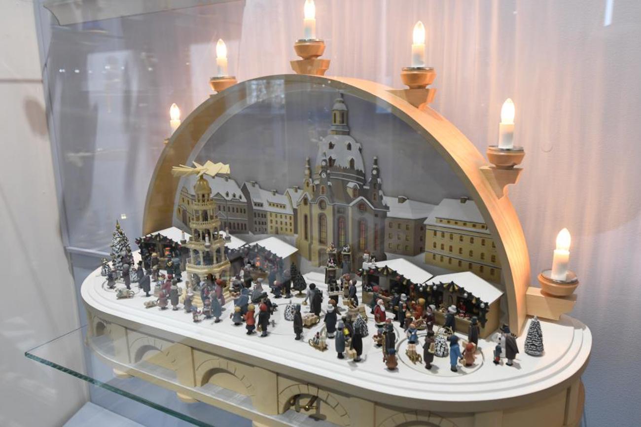 Kunsthandwerk aus dem Erzgebirge: Ein Schwibbogen. |meka