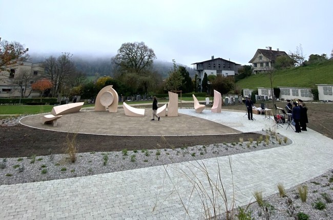Der Wegfall von Grabreihen ermöglicht eine parkähnliche Gestaltung, die zum Verweilen einlädt. Foto: zvg