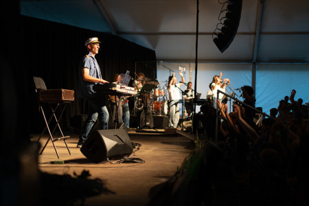 Andrew Bond im Daraja 25