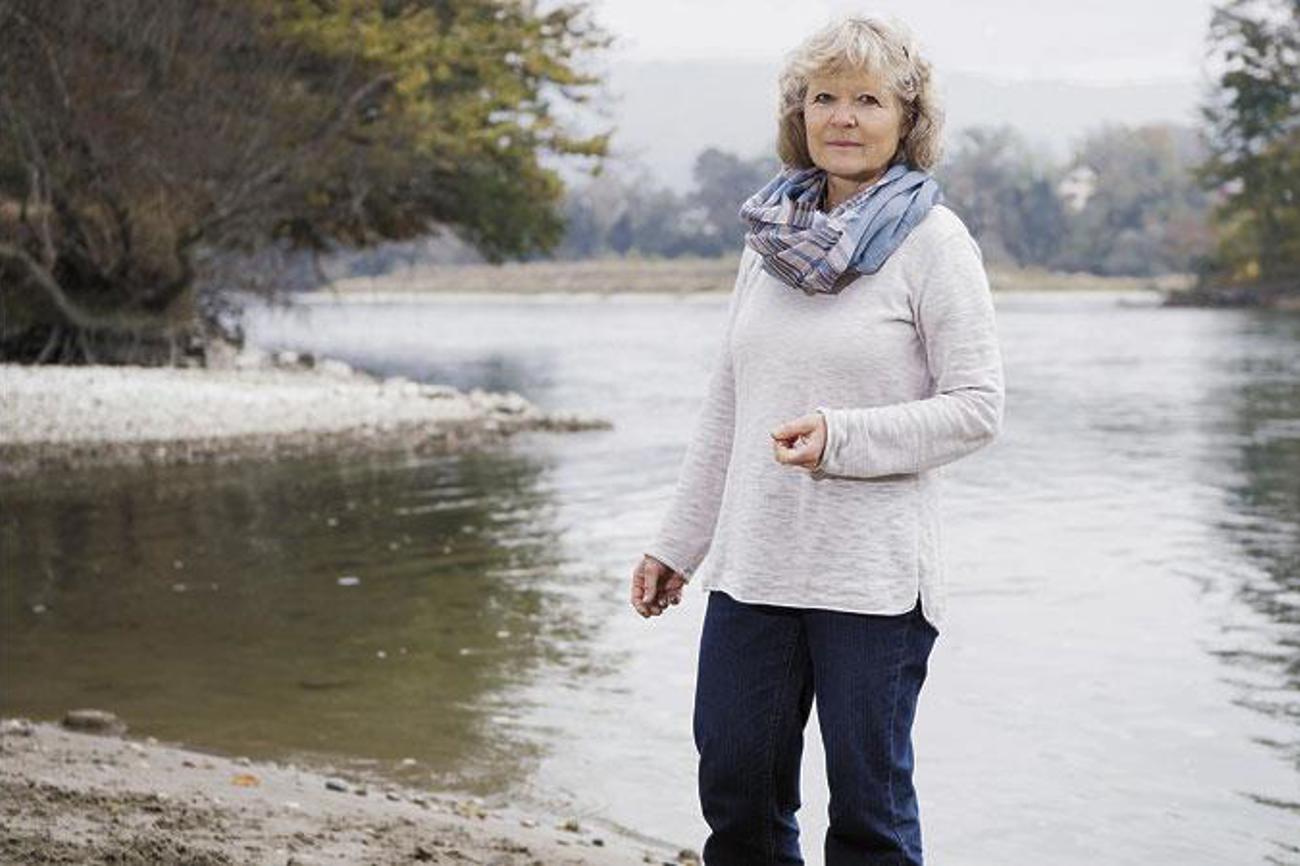 Fährfrau Martina Kühl-Schläpfer: Der Fluss ist ein Symbol für den Übergang ans andere Ufer. | Susanne Seiler