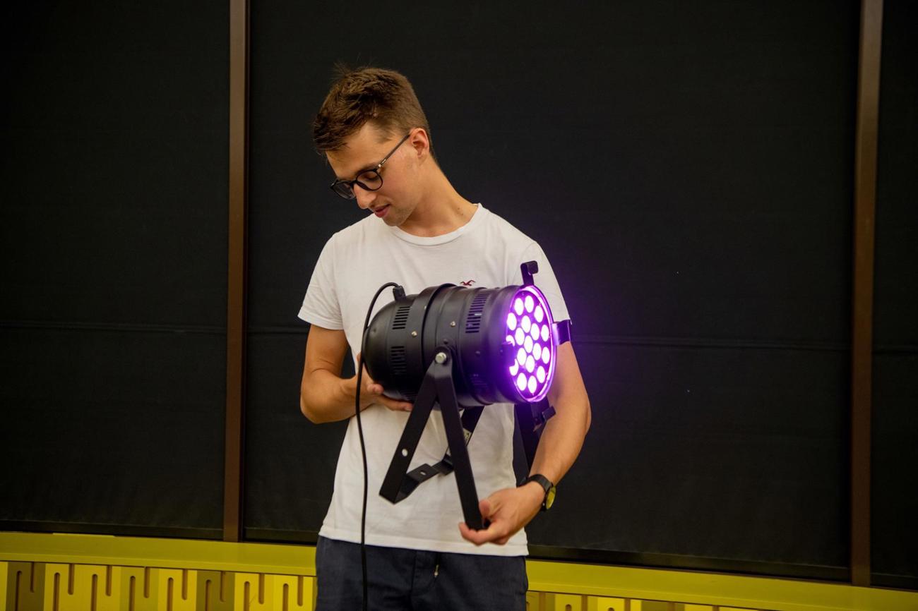 Nicht nur Schein: Jan Rusch weiss mit Scheinwerfern umzugehen.