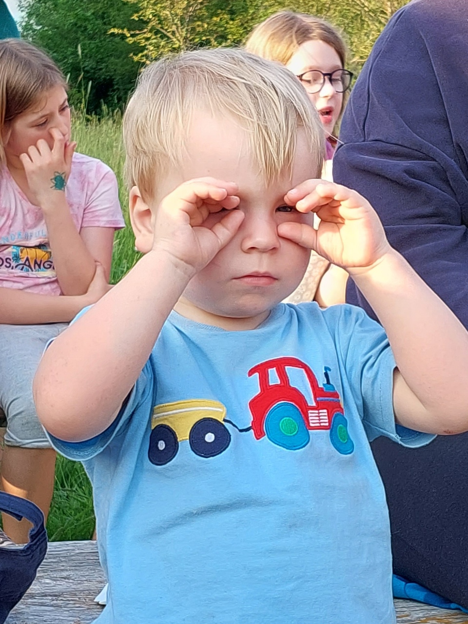 Auch die Jüngsten schauen im Family Camp ganz genau hin. Foto: zVg