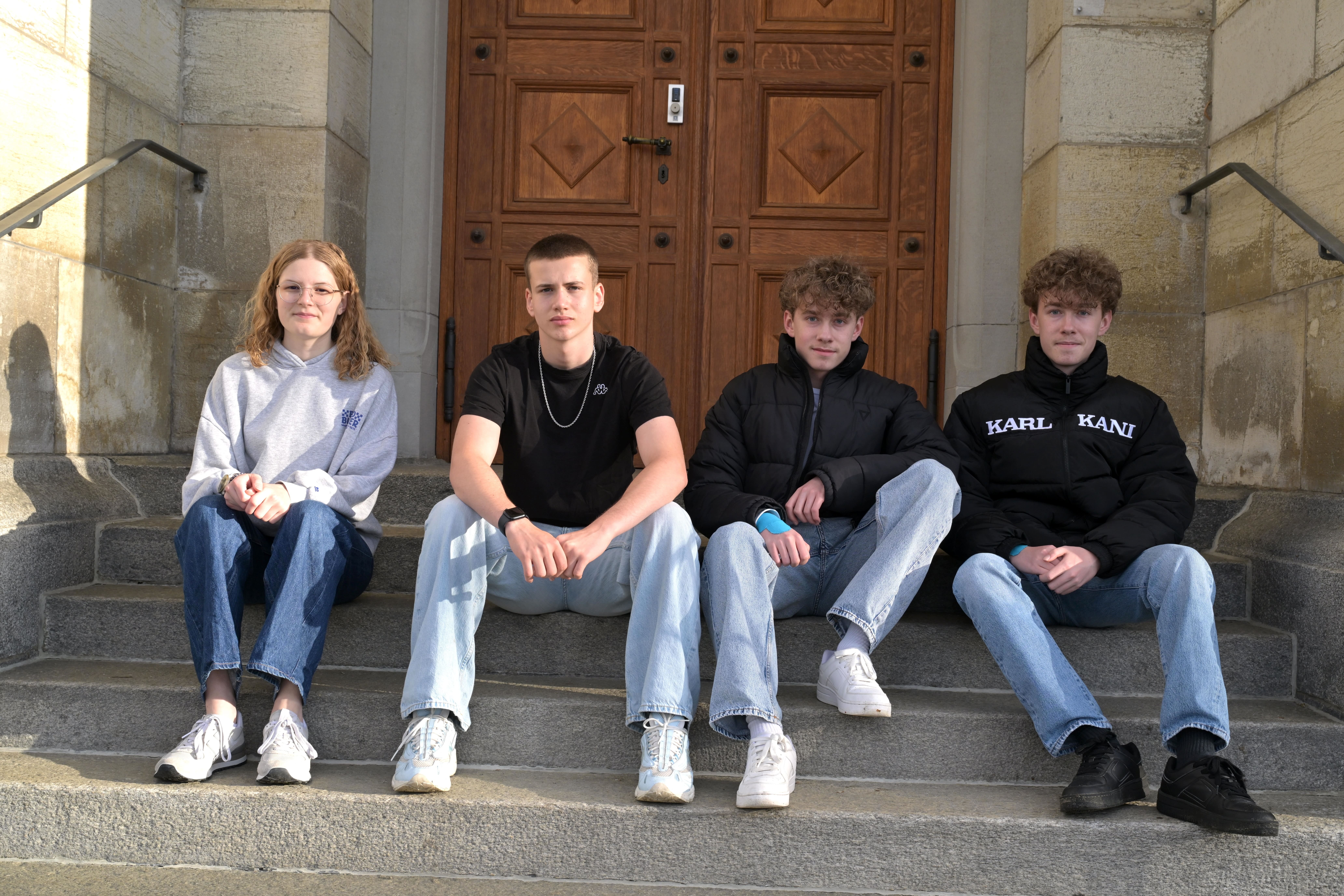 Jugendliche reden in Kirchenleitung mit