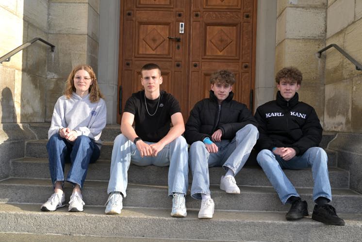 Jugendliche reden in Kirchenleitung mit