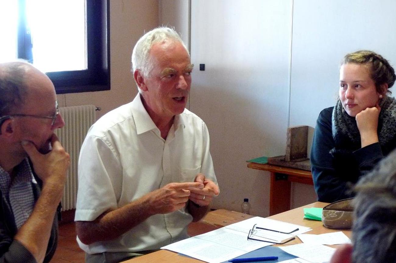 Die Bruderschaft von Taizé (in der Mitte: Frère Richard): «Ich war immer schon begeistert von Bruderschaften und ihrem Lebensstil. Es ist nötig, zuerst sich selbst zu kennen und auszuhalten, um offen zu sein für andere, für Gemeinschaft. In Taizé wird die Liebe Gottes ohne Worte gelebt, zusammen mit Menschen anderer Nationen und Religionen. Es ist gelebte Akzeptanz, Toleranz, Liebe; das hat mich fast übermannt, so sehr hat es mich berührt.» Lisa de A. | Esther R. Suter