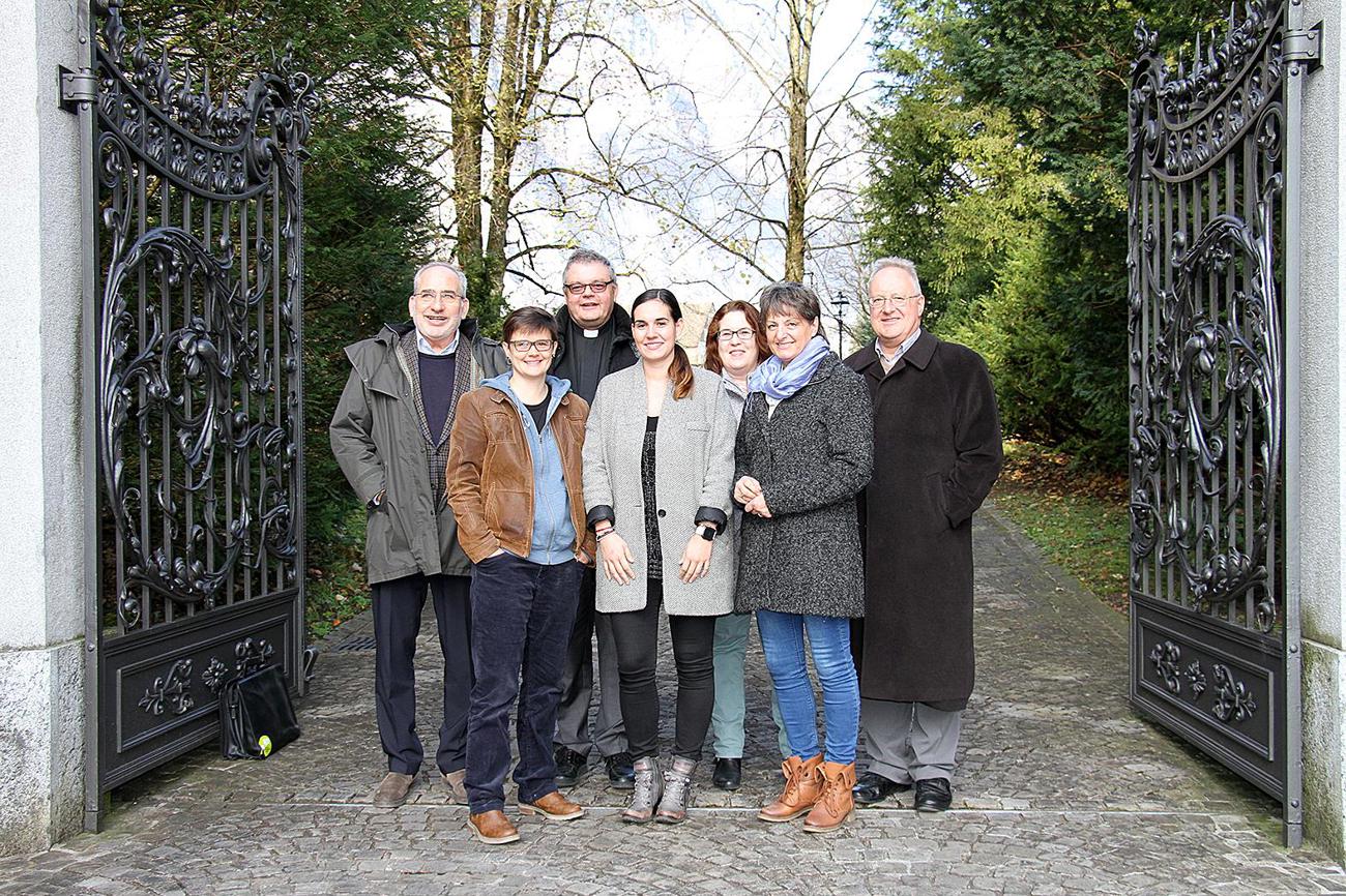 Das OK des ökumenischen Kirchentags 2021 im Kanton Glarus: Martin Laupper, Cornelia Deuber, Dekan Harald Eichhorn, Alessia Chiarello, Sandra Felber (Sekretariat), Ruth Scherrer und Pfarrer Ulrich Knoepfel (von links). Es fehlt Martin Leutenegger.
Bild Madeleine Kuhn-Baer