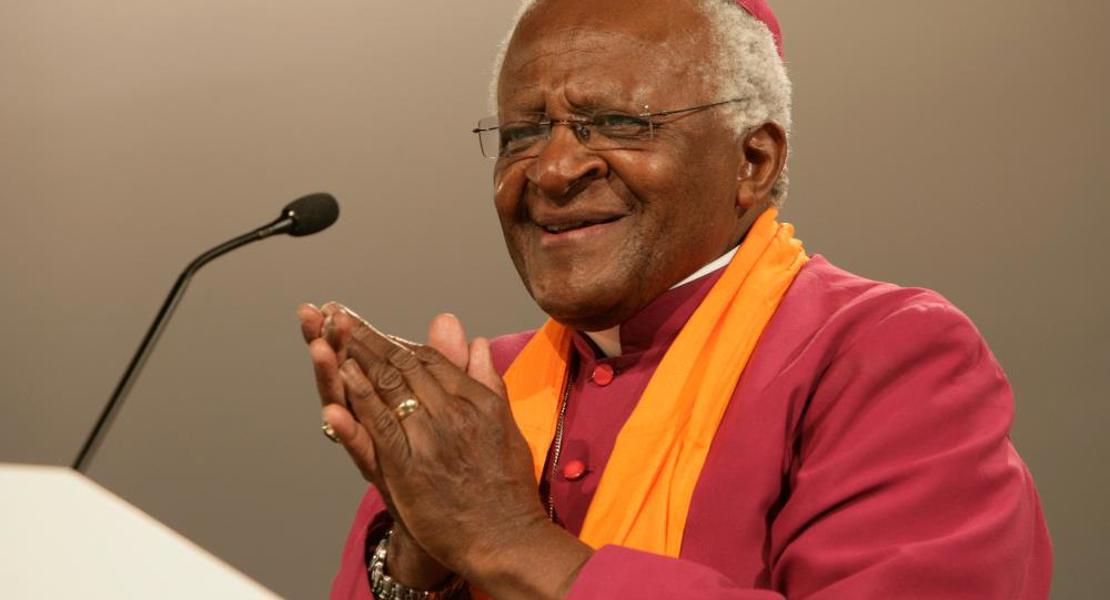 Der ehemalige Erzbischof und Friedensnobelpreisträger Desmond Tutu 2007 am evangelischen Kirchentag in Köln. |epd-bild/ Guido Schiefer