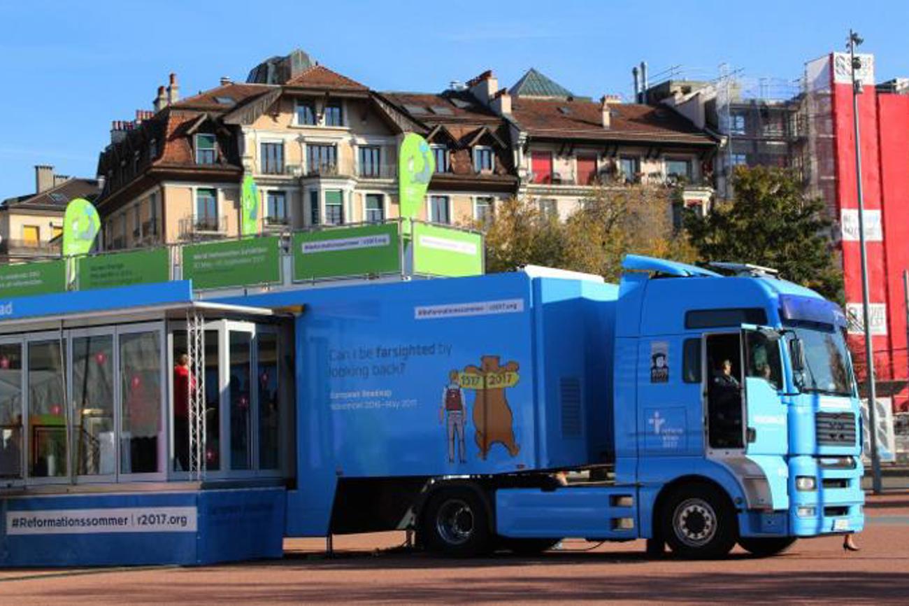Start in Genf: Der Truck, der zum Reformationsjubiläum quer durch Europa reist. | Marianne Weymann/ref.ch