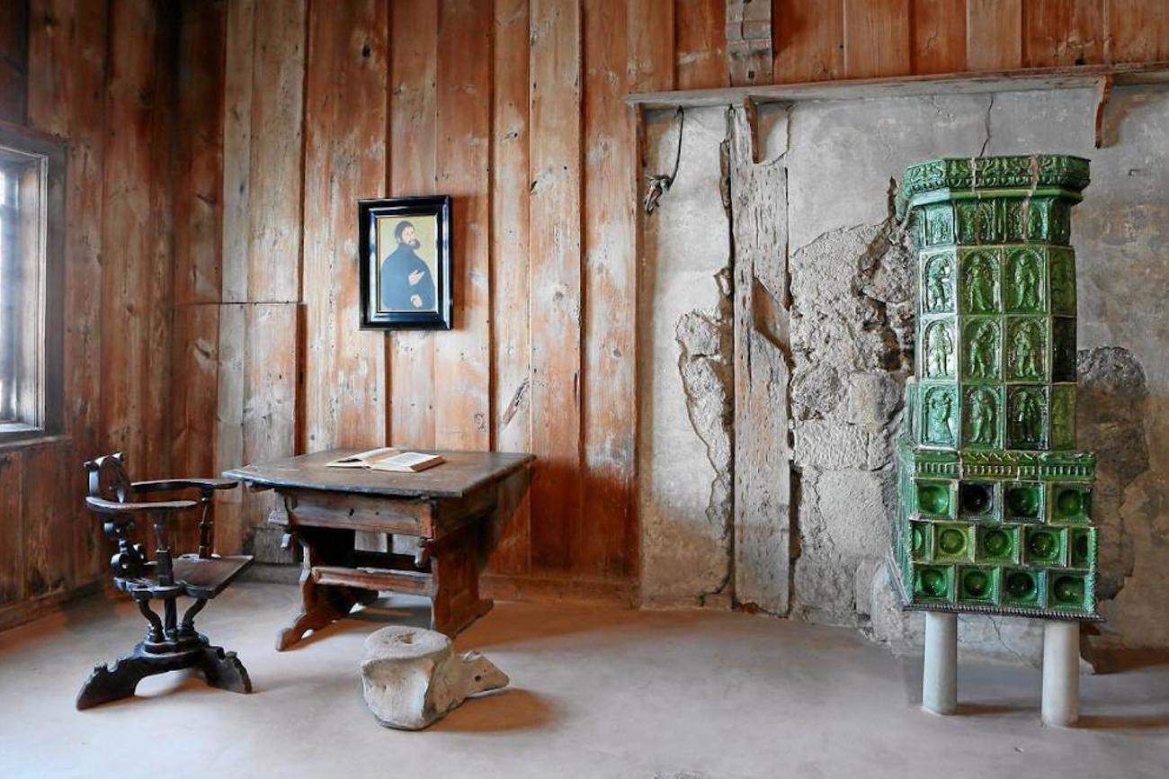 Luthers Studierzimmer mit dem berüchtigten Tintenfleck. | Wikimedia