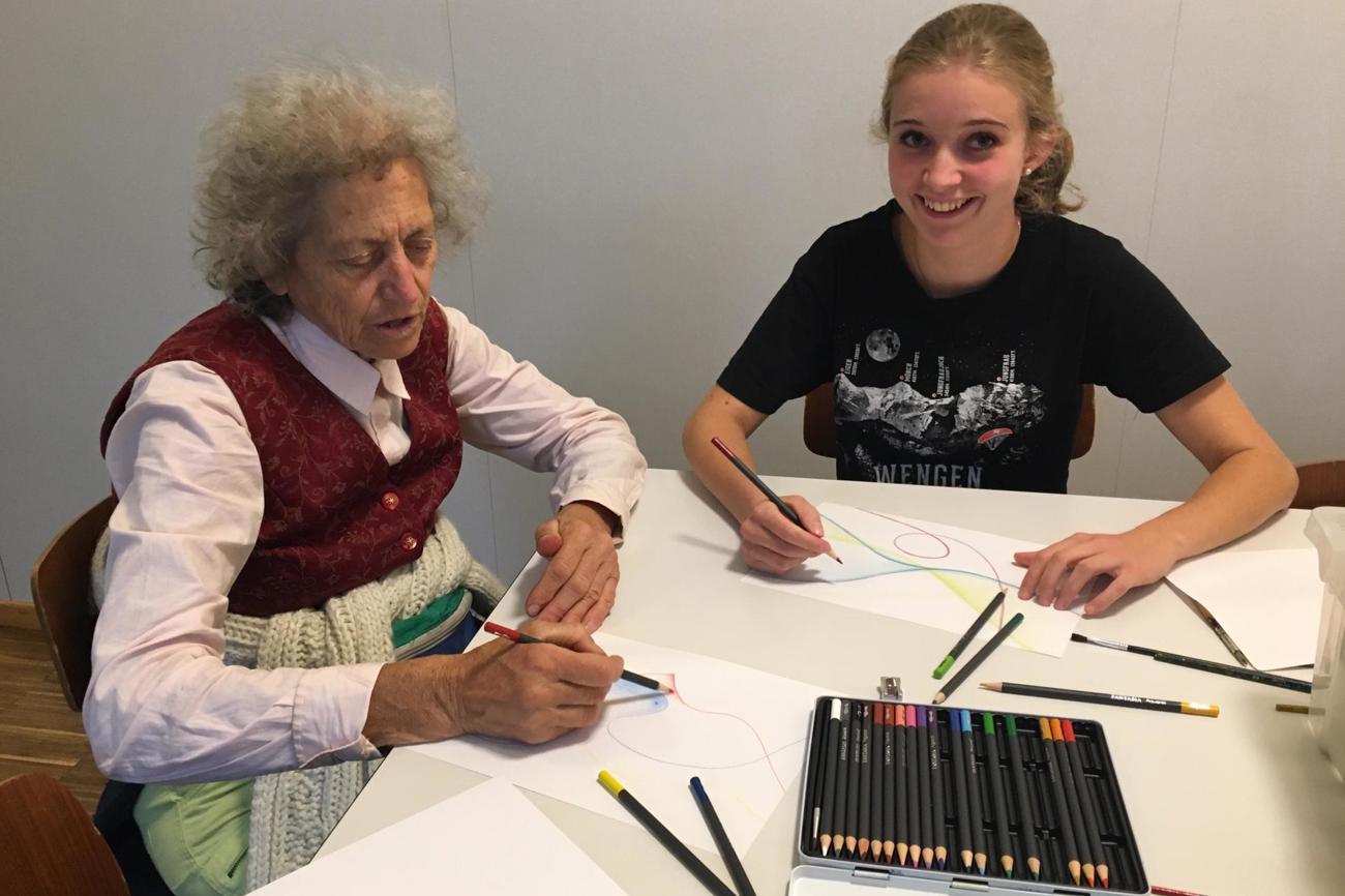 Der Unterricht am TDS ist vielfältig. Hier ist Studentin Manuela Nufer im Sozialpraktikum zu sehen. (Bild: zVg)